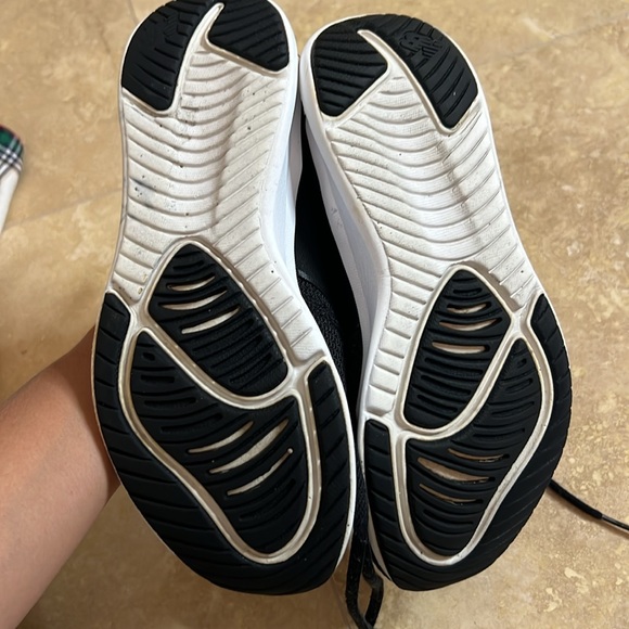 💕New Balance Sneakers💕 - Picture 5 of 6